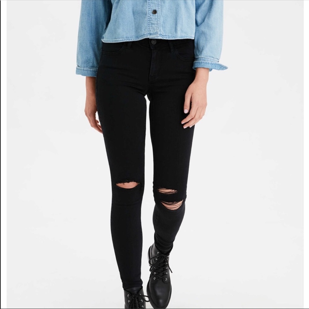 AEO black distressed destroyed jeggings size 8
